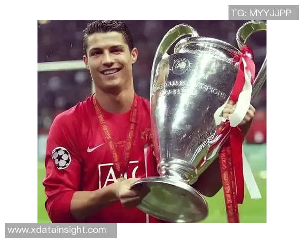 足球明星的传奇人生与辉煌成就全景解析 足球明星的传奇人生与辉煌成就全景解析